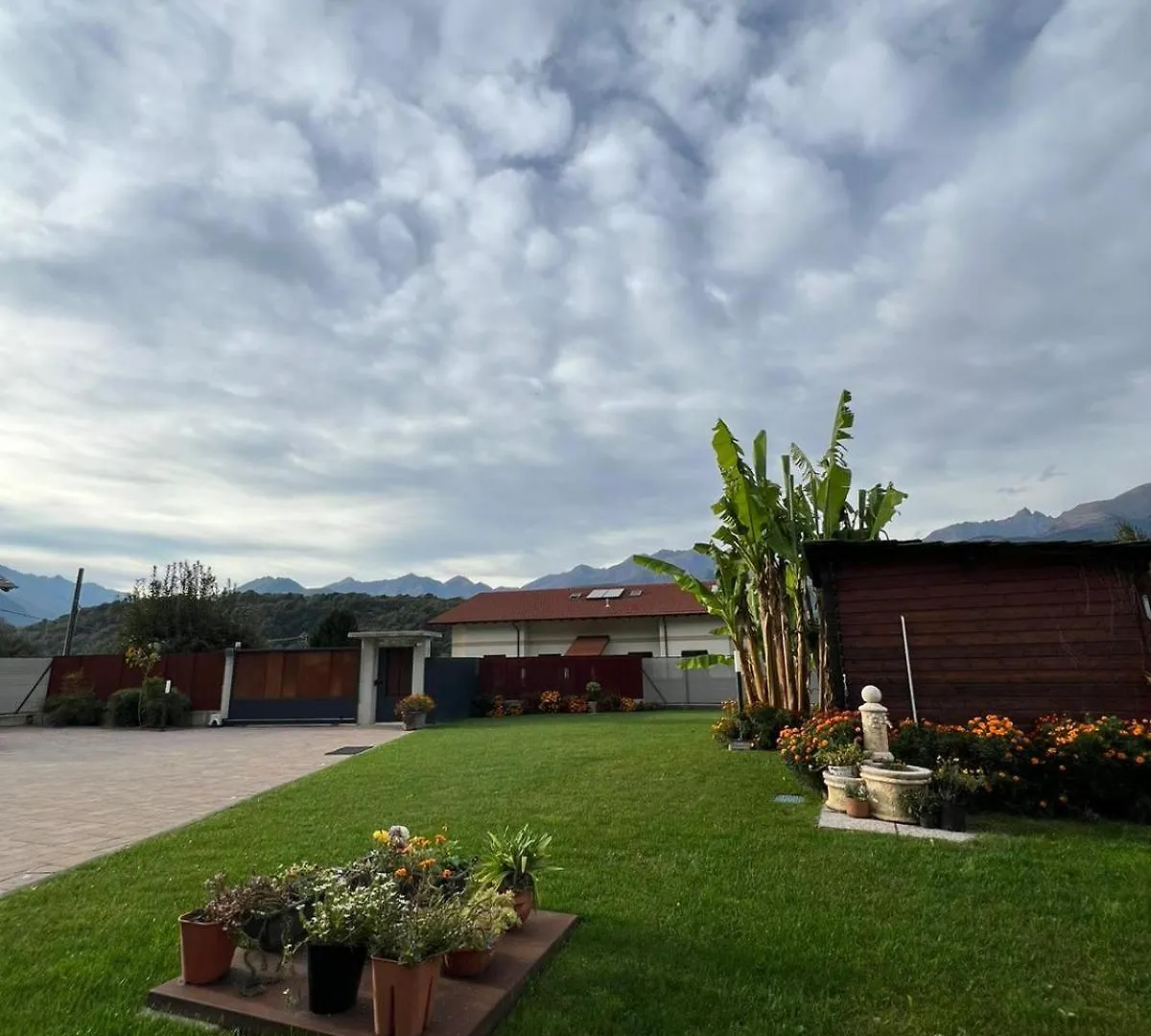 Il Giardino Dei Ciliegi Apartment Colico
